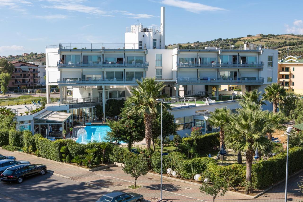 Seapark Spa Resort ジュリアノーヴァ エクステリア 写真